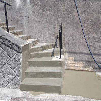 S様邸 既設の階段をリフオームして使いやすく、安全に。愛車の駐輪スペースも確保しました S様邸 既設の階段をリフオームして使いやすく、安全に。愛車の駐輪スペースも確保しました