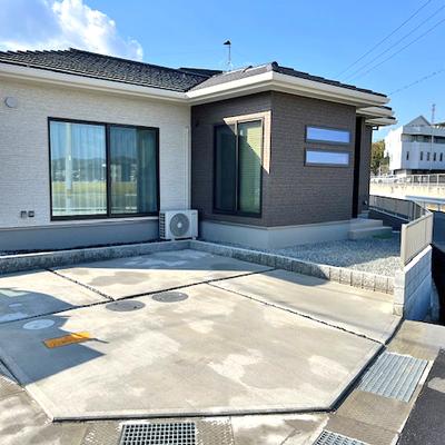 S様邸 ご予算内で危険箇所をしっかりとガード。2台分のコンクリート舗装の駐車場も実現しました S様邸 ご予算内で危険箇所をしっかりとガード。2台分のコンクリート舗装の駐車場も実現しました
